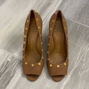 Tory Burch Peep Toe Tan Wedge Heel, Size US 10